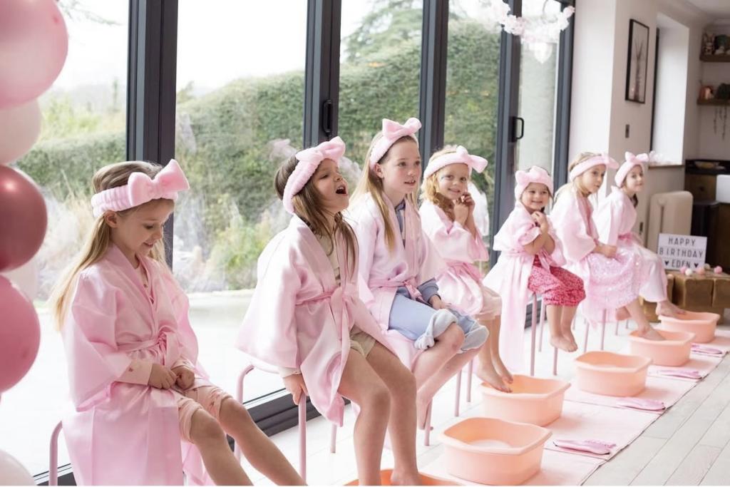 Mini Madams, Pamper Parties gallery image 7